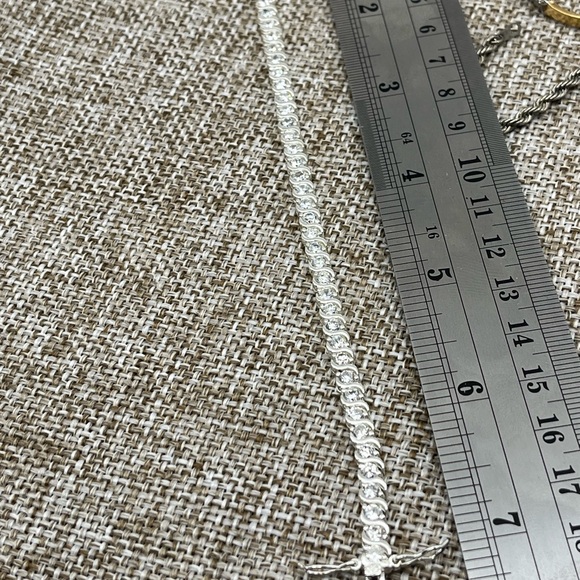 Vintage 7” Sterling Silver CZ Tennis Bracelet – Timeless Sparkle - Picture 15 of 17